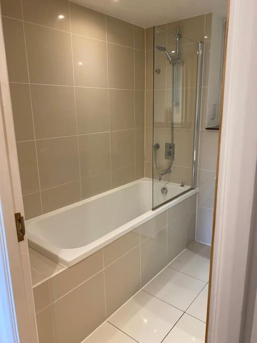 Modern Apartment, Fistral Apartment *